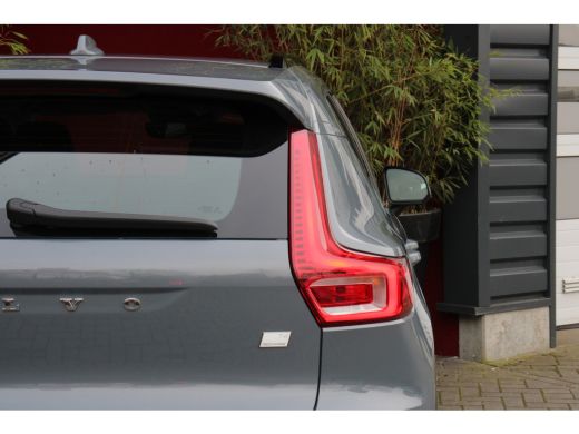 Volvo  XC40 Volvo 1.5 T4 Plug-in hybrid Plus Dark | MY23! | Camera | Adaptive Cruise | Dodehoeksensoren | Stu... ActivLease financial lease