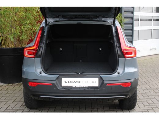 Volvo  XC40 Volvo 1.5 T4 Plug-in hybrid Plus Dark | MY23! | Camera | Adaptive Cruise | Dodehoeksensoren | Stu... ActivLease financial lease