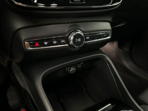 Volvo  XC40 Recharge Core 70 kWh | Climate Pack | Getint glas | Camera | Stoel/stuur verw. | Acteruitrijcam. ... ActivLease financial lease