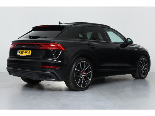 Audi Q8 60 TFSI e quattro Pro Line S Competition | Valcona | Panoramadak | Carbon | HUD | Trekhaak | Pano... ActivLease financial lease