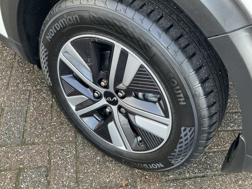 Kia Niro 1.6 GDi PHEV DynamicLine Carplay Stoel.Stuurverw. Nav/Cam Plug in ActivLease financial lease