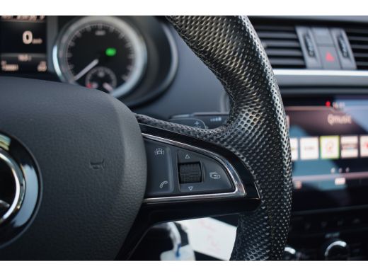 Skoda Octavia Combi 1.0 TSI Greentech Ambition Business | Automaat | Pano | CarPlay | Half Leer ActivLease financial lease