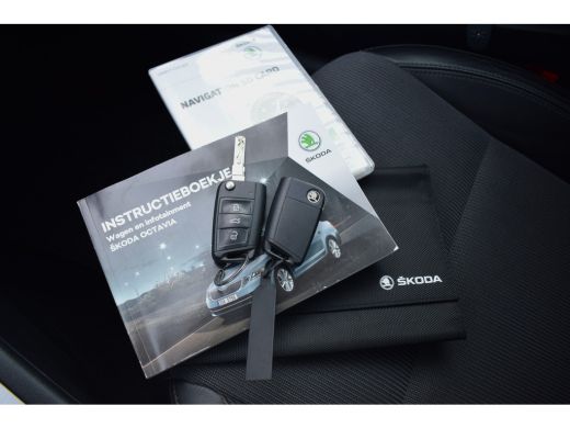 Skoda Octavia Combi 1.0 TSI Greentech Ambition Business | Automaat | Pano | CarPlay | Half Leer ActivLease financial lease