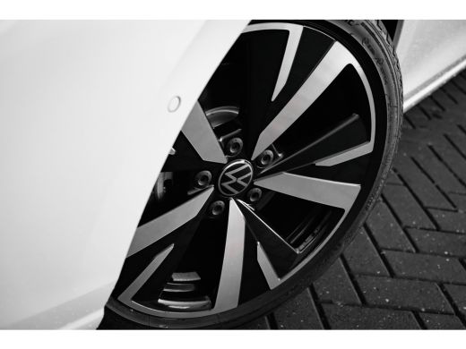 Volkswagen Golf 1.5 eHybrid Life Edition ActivLease financial lease