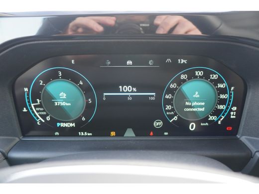 Volkswagen Transporter 2.0 TDI L1H1 28 Bulli 2.0 TDI L1H1 28 Bulli 150 pk Aut., Climatronic, Alarm, Navigatie, LED verli... ActivLease financial lease