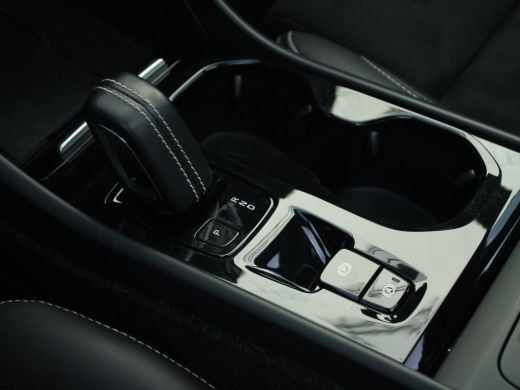 Volvo  XC40 2.0 T5 AWD R-Design CAMERA | HARMAN KARDON | PANO | STOELVERW | AFN TREKHAAK | ActivLease financial lease