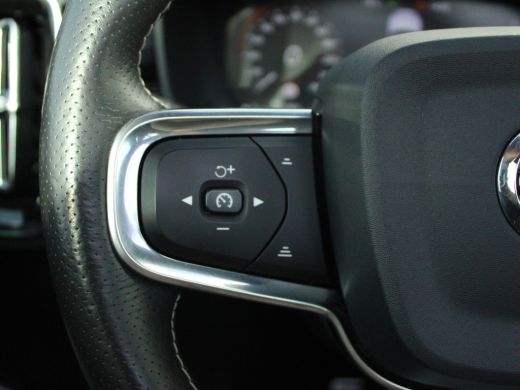 Volvo  XC40 2.0 T5 AWD R-Design CAMERA | HARMAN KARDON | PANO | STOELVERW | AFN TREKHAAK | ActivLease financial lease