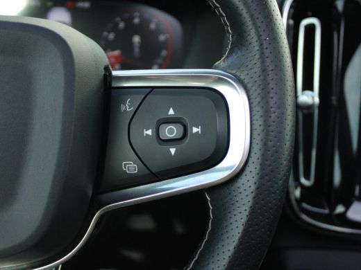 Volvo  XC40 2.0 T5 AWD R-Design CAMERA | HARMAN KARDON | PANO | STOELVERW | AFN TREKHAAK | ActivLease financial lease