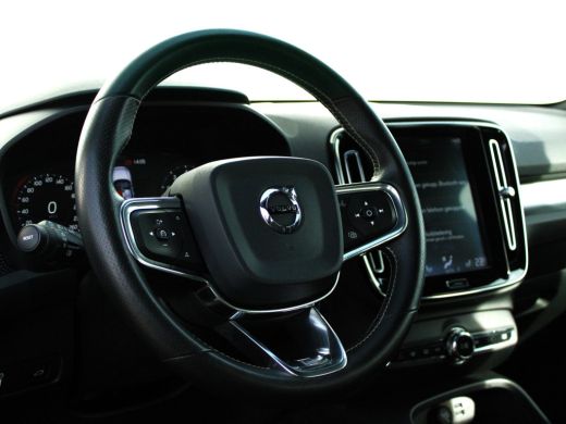 Volvo  XC40 2.0 T5 AWD R-Design CAMERA | HARMAN KARDON | PANO | STOELVERW | AFN TREKHAAK | ActivLease financial lease