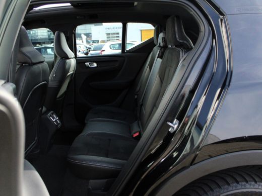 Volvo  XC40 2.0 T5 AWD R-Design CAMERA | HARMAN KARDON | PANO | STOELVERW | AFN TREKHAAK | ActivLease financial lease