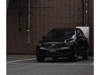Volvo  XC40 2.0 T5 AWD R-Design CAMERA | HARMAN KARDON | PANO | STOELVERW | AFN TREKHAAK |