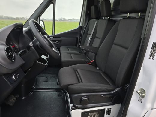 Mercedes Sprinter 317 CDI L2 H2 RWD - AUTOMAAT - 170 Pk - Euro 6 - MBUX - ParkeerCamera - StoelVerwarming ActivLease financial lease