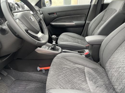 Suzuki Vitara 1.4 Boosterjet Style Smart Hybrid Stoelverwarming | Apple CarPlay & Android Auto | Navigatiesyste... ActivLease financial lease