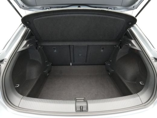Volkswagen T-Roc 1.5 TSI 150pk DSG R-Line Navi via App Pdc Clima Lm Velgen 301 ActivLease financial lease