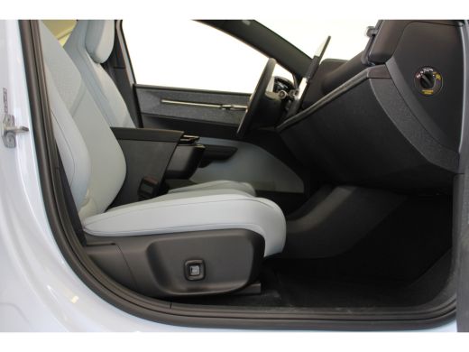 Volvo  EX30 Volvo Twin Performance 428PK Ultra 69kWh | 20'' Velgen | Getint Glas | Stoelverw | Panoramadak ActivLease financial lease
