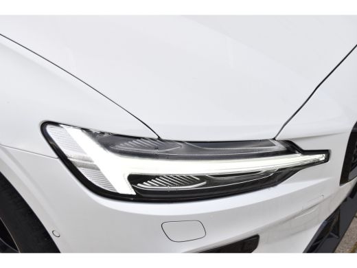 Volvo  V60 Volvo B3 Plus Dark | HarmanKardon | 360°Camera | Trekhaak ActivLease financial lease