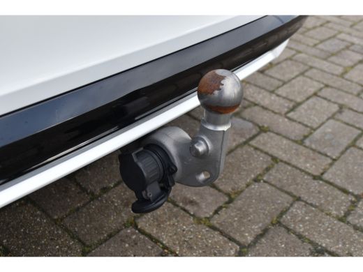 Volvo  V60 Volvo B3 Plus Dark | HarmanKardon | 360°Camera | Trekhaak ActivLease financial lease