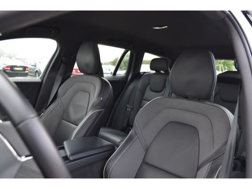 Volvo  V60 Volvo B3 Plus Dark | HarmanKardon | 360°Camera | Trekhaak ActivLease financial lease