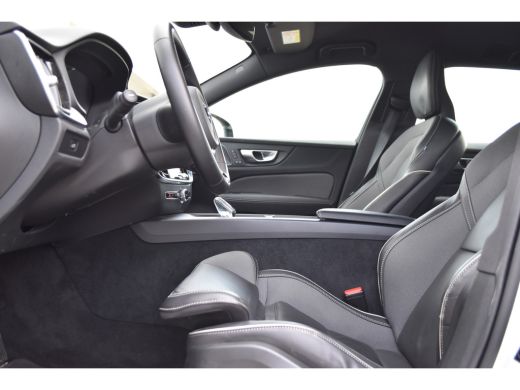 Volvo  V60 Volvo B3 Plus Dark | HarmanKardon | 360°Camera | Trekhaak ActivLease financial lease