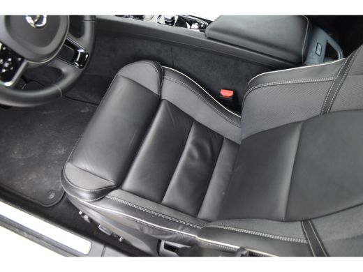 Volvo  V60 Volvo B3 Plus Dark | HarmanKardon | 360°Camera | Trekhaak ActivLease financial lease