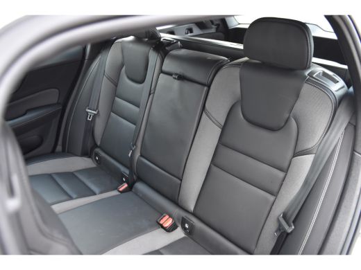 Volvo  V60 Volvo B3 Plus Dark | HarmanKardon | 360°Camera | Trekhaak ActivLease financial lease