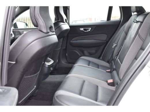 Volvo  V60 Volvo B3 Plus Dark | HarmanKardon | 360°Camera | Trekhaak ActivLease financial lease