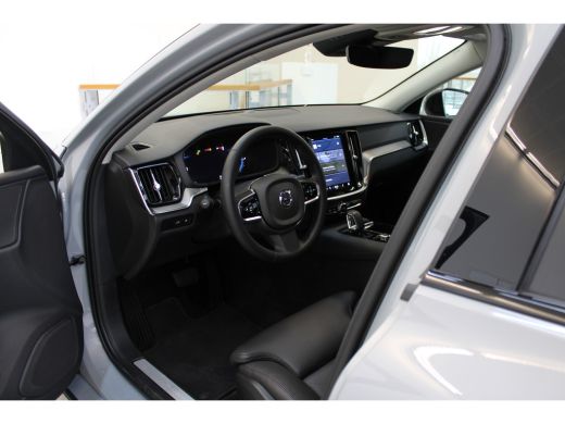 Volvo  V60 Volvo T6 350PK Plus Dark | Stuur- + stoelverwarming | Elektr. Stoelen | Keyless | Camera ActivLease financial lease