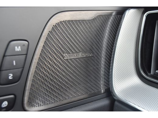 Volvo  XC60 Volvo Recharge T6 AWD Ultimate Dark |Trekhaak |CrystalWhite |Pano |LageKM! ActivLease financial lease