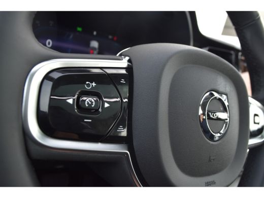 Volvo  XC60 Volvo Recharge T6 AWD Ultimate Dark |Trekhaak |CrystalWhite |Pano |LageKM! ActivLease financial lease