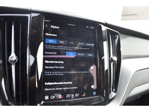 Volvo  XC60 Volvo Recharge T6 AWD Ultimate Dark |Trekhaak |CrystalWhite |Pano |LageKM! ActivLease financial lease
