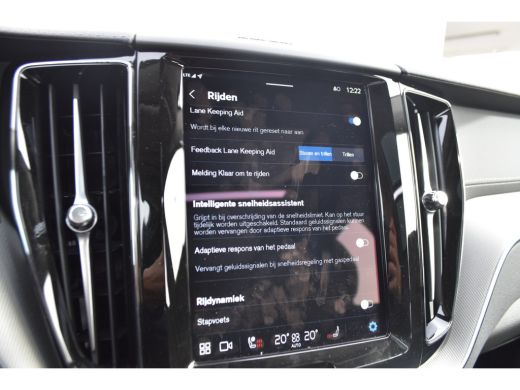 Volvo  XC60 Volvo Recharge T6 AWD Ultimate Dark |Trekhaak |CrystalWhite |Pano |LageKM! ActivLease financial lease