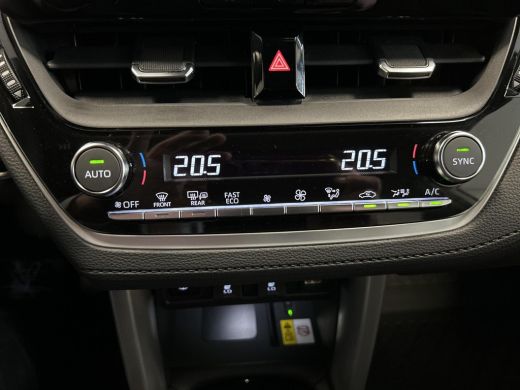 Toyota Corolla Cross Hybrid 200 Dynamic (Naviagtie - Stoelverwarming) ActivLease financial lease