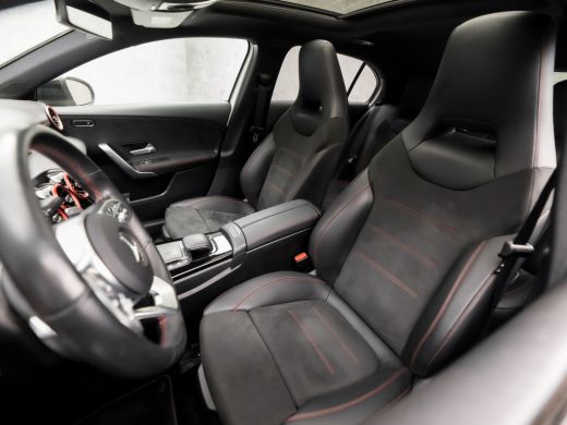 Mercedes A-Klasse 180 AMG Sport Automaat (SCHUIFDAK, APPLE CARPLAY, GROOT NAVI, CAMERA, LEDER/ALCANTARA, WIDE SCREE... ActivLease financial lease
