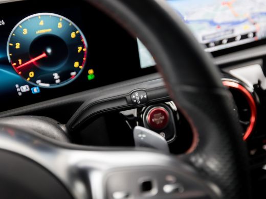 Mercedes A-Klasse 180 AMG Sport Automaat (SCHUIFDAK, APPLE CARPLAY, GROOT NAVI, CAMERA, LEDER/ALCANTARA, WIDE SCREE... ActivLease financial lease