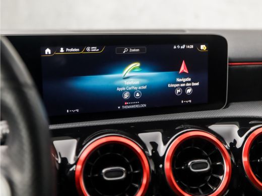 Mercedes A-Klasse 180 AMG Sport Automaat (SCHUIFDAK, APPLE CARPLAY, GROOT NAVI, CAMERA, LEDER/ALCANTARA, WIDE SCREE... ActivLease financial lease