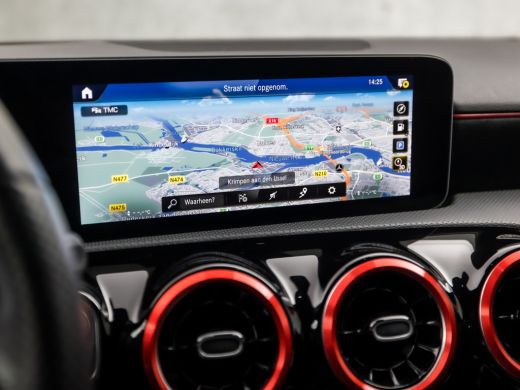 Mercedes A-Klasse 180 AMG Sport Automaat (SCHUIFDAK, APPLE CARPLAY, GROOT NAVI, CAMERA, LEDER/ALCANTARA, WIDE SCREE... ActivLease financial lease