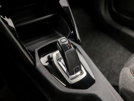 Peugeot 2008 1.2 PureTech Sport Automaat (APPLE CARPLAY, NAVIGATIE, STOELVERWARMING, 360 CAMERA, LED KOPLAMPEN... ActivLease financial lease