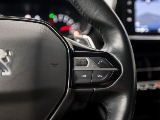 Peugeot 2008 1.2 PureTech Sport Automaat (APPLE CARPLAY, NAVIGATIE, STOELVERWARMING, 360 CAMERA, LED KOPLAMPEN... ActivLease financial lease