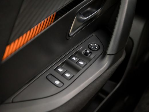 Peugeot 2008 1.2 PureTech Sport Automaat (APPLE CARPLAY, NAVIGATIE, STOELVERWARMING, 360 CAMERA, LED KOPLAMPEN... ActivLease financial lease
