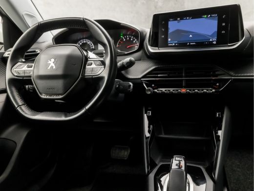 Peugeot 2008 1.2 PureTech Sport Automaat (APPLE CARPLAY, NAVIGATIE, STOELVERWARMING, 360 CAMERA, LED KOPLAMPEN... ActivLease financial lease