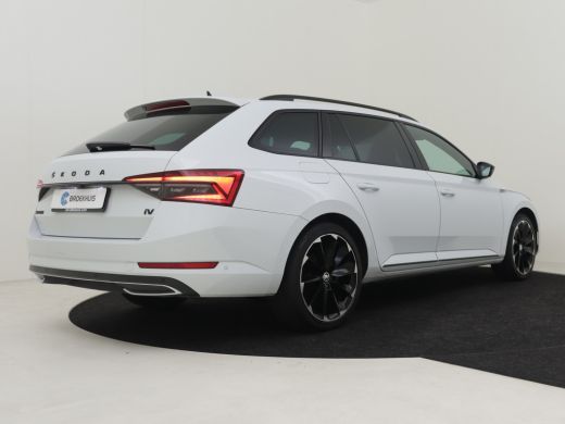 Skoda Superb Combi 1.4 TSI iV 218pk Sportline Business 1600kg trekgewicht | Adaptief cruise control | Navigati... ActivLease financial lease