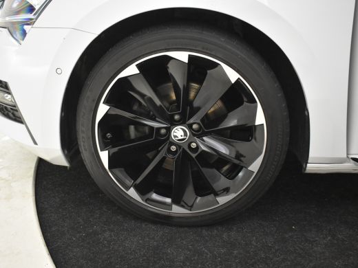 Skoda Superb Combi 1.4 TSI iV 218pk Sportline Business 1600kg trekgewicht | Adaptief cruise control | Navigati... ActivLease financial lease