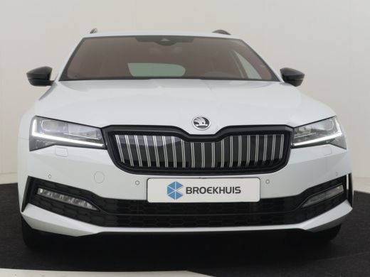 Skoda Superb Combi 1.4 TSI iV 218pk Sportline Business 1600kg trekgewicht | Adaptief cruise control | Navigati... ActivLease financial lease