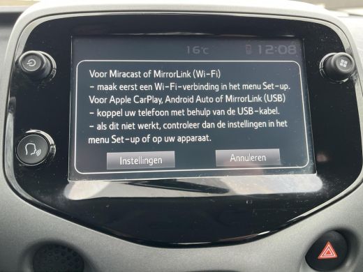Toyota Aygo 1.0 VVT-i x-play limited | Carplay | Airco | Parkeercamera | Lederen stuurwiel | ActivLease financial lease