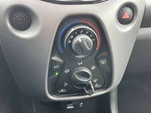 Toyota Aygo 1.0 VVT-i x-play limited | Carplay | Airco | Parkeercamera | Lederen stuurwiel | ActivLease financial lease