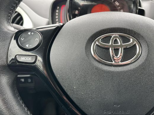 Toyota Aygo 1.0 VVT-i x-play limited | Carplay | Airco | Parkeercamera | Lederen stuurwiel | ActivLease financial lease
