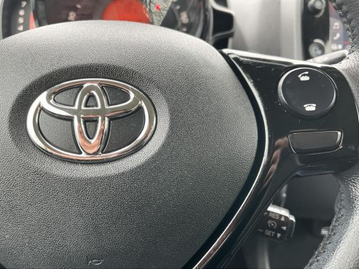 Toyota Aygo 1.0 VVT-i x-play limited | Carplay | Airco | Parkeercamera | Lederen stuurwiel | ActivLease financial lease