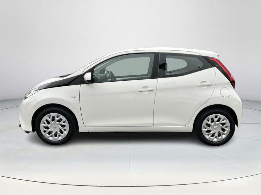 Toyota Aygo 1.0 VVT-i x-play limited | Carplay | Airco | Parkeercamera | Lederen stuurwiel | ActivLease financial lease