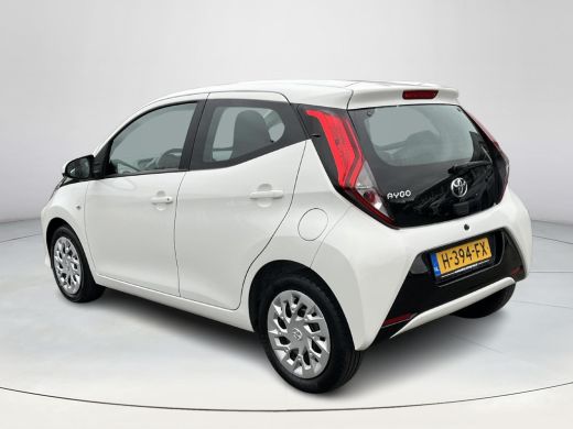 Toyota Aygo 1.0 VVT-i x-play limited | Carplay | Airco | Parkeercamera | Lederen stuurwiel | ActivLease financial lease