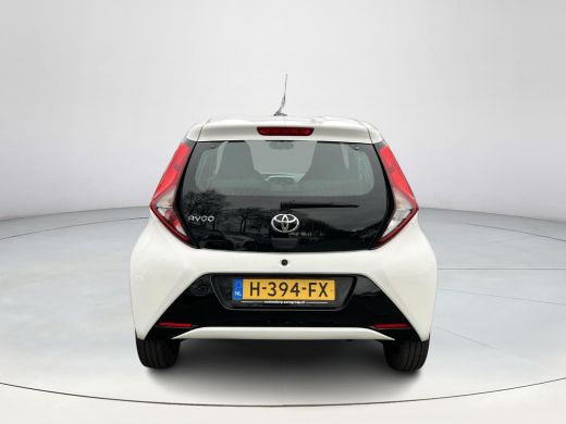 Toyota Aygo 1.0 VVT-i x-play limited | Carplay | Airco | Parkeercamera | Lederen stuurwiel | ActivLease financial lease